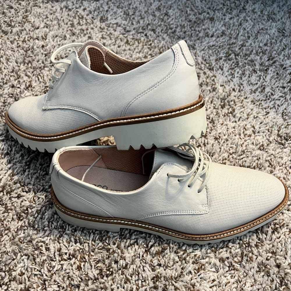 Dress shoe.
